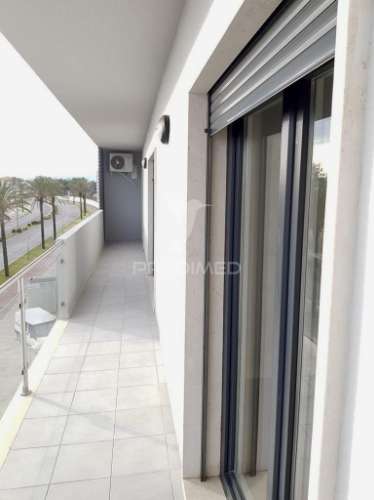 Apartamento t2 c/ suíte, garagem e arrecadação