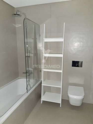 Apartamento t2 c/ suíte, garagem e arrecadação