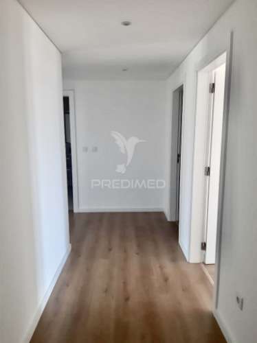 Apartamento t2 c/ suíte, garagem e arrecadação