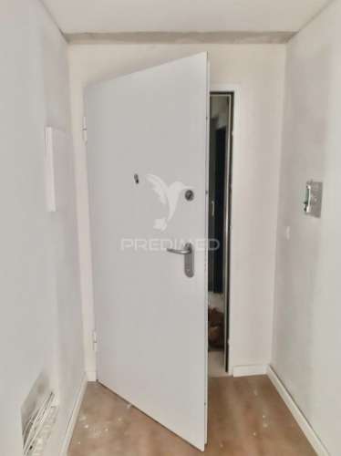 Apartamento t2 c/ suíte, garagem e arrecadação