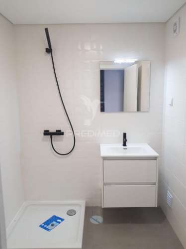 Apartamento t2 c/ suíte, garagem e arrecadação
