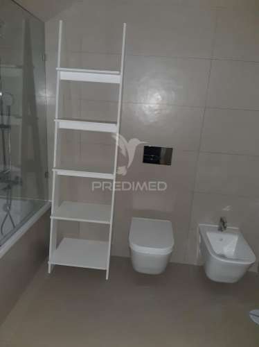 Apartamento t2 c/ suíte, garagem e arrecadação