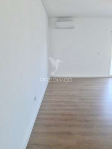 Apartamento t2 c/ suíte, garagem e arrecadação