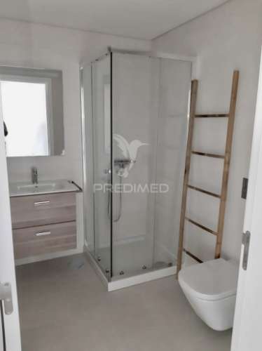 Apartamento t3 c/ suíte, 2 lugares parqueamento e arrecadação