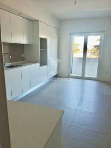 Apartamento t3 c/ suíte, 2 lugares parqueamento e arrecadação