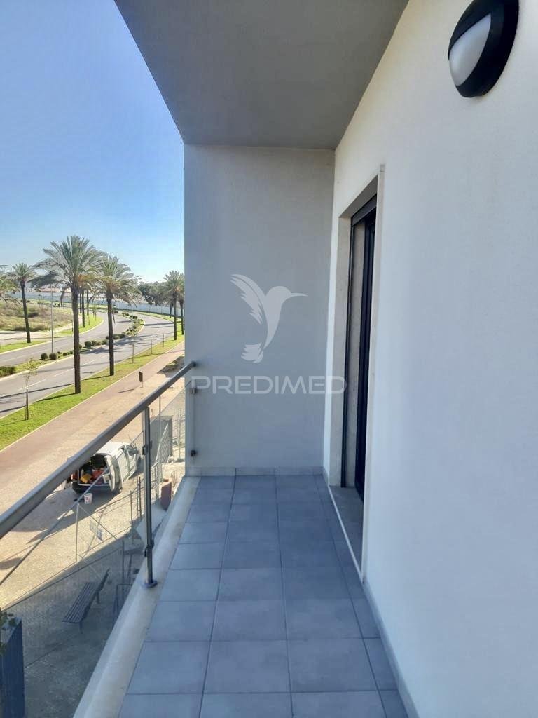 Apartamento t3 c/ suíte, 2 lugares parqueamento e arrecadação