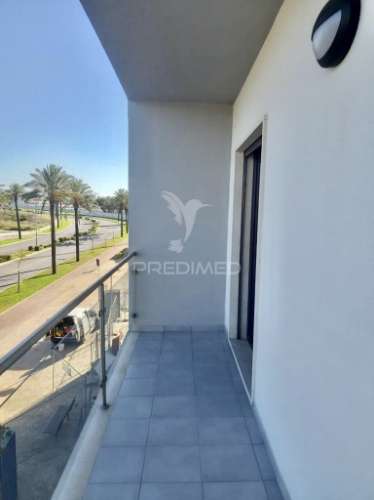 Apartamento t3 c/ suíte, 2 lugares parqueamento e arrecadação
