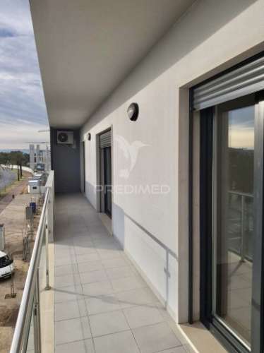 Apartamento t3 c/ suíte, 2 lugares parqueamento e arrecadação