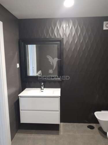 Apartamento t3 c/ suíte, 2 lugares parqueamento e arrecadação