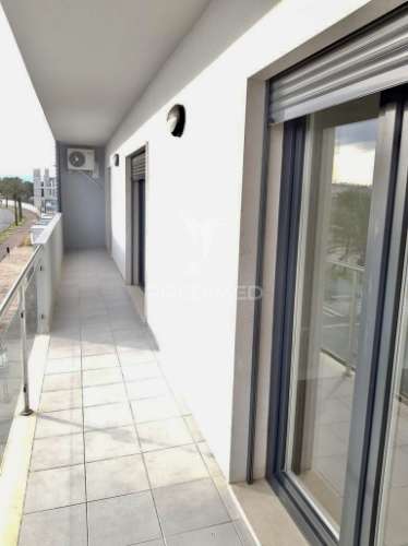 Apartamento t3 c/ suíte, 2 lugares parqueamento e arrecadação