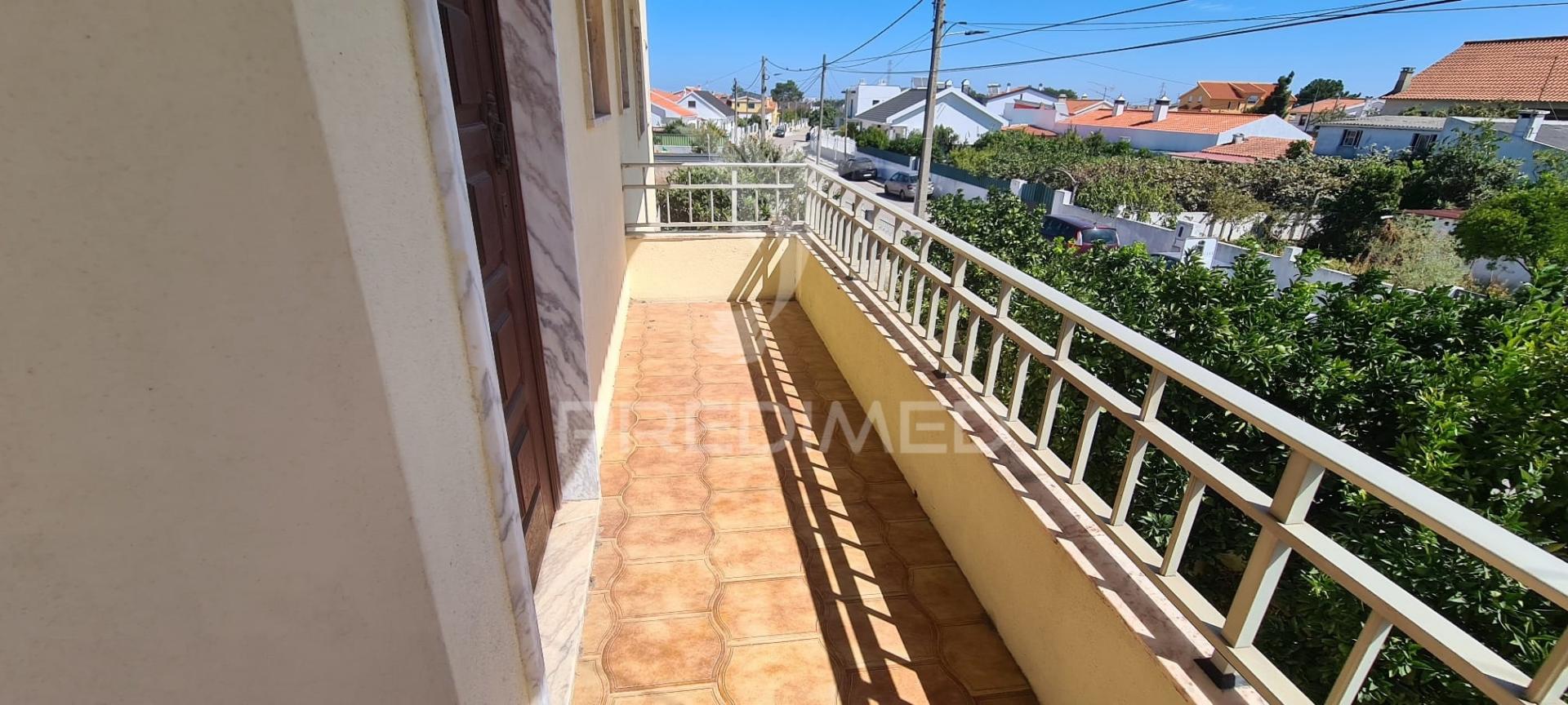 Fernao ferro t6 - moradia isolada-garagem