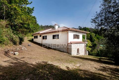 Moradia t3 com quintinha - vilela, amares