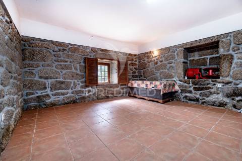 Moradia t3 com quintinha - vilela, amares