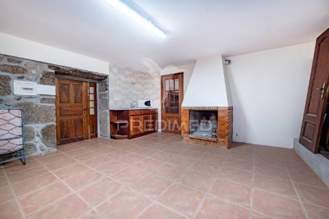 Moradia t3 com quintinha - vilela, amares