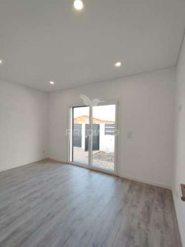 Espaço para piscina. suíte/closet