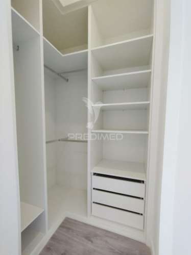 Espaço para piscina. suíte/closet