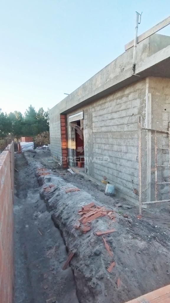 Duas suítes, ac completo, lavandaria, cozinha totalmente equipada