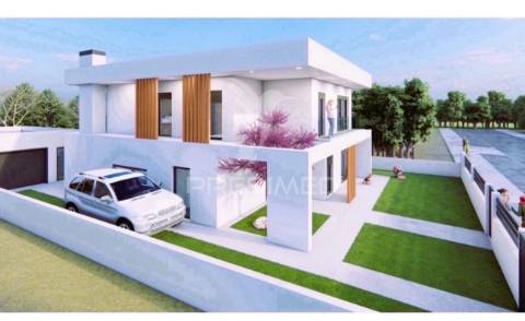 Terraço, suite, garagem 2 viaturas, closet, piscina 4 x 7.5