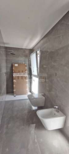 Terraço, suite, garagem 2 viaturas, closet, piscina 4 x 7.5