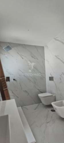 Terraço, suite, garagem 2 viaturas, closet, piscina 4 x 7.5