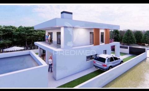 Terraço, suite, garagem 2 viaturas, closet, piscina 4 x 7.5