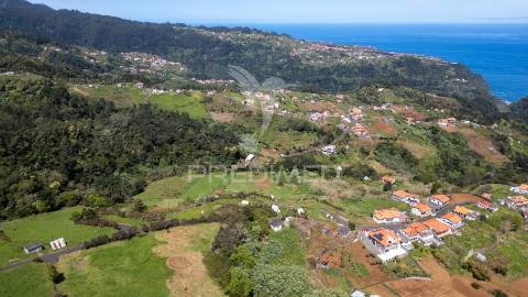 Terreno misto com casa antiga  - santana - madeira