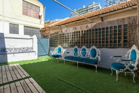 Moradia renovada com logradouro