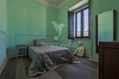 Moradia renovada com logradouro