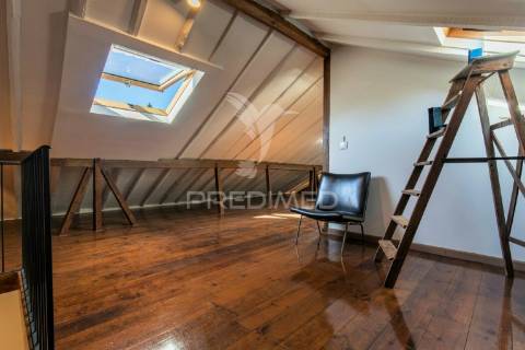Moradia renovada com logradouro