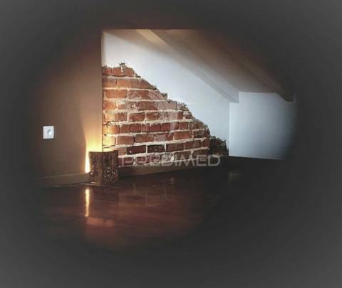 Moradia renovada com logradouro