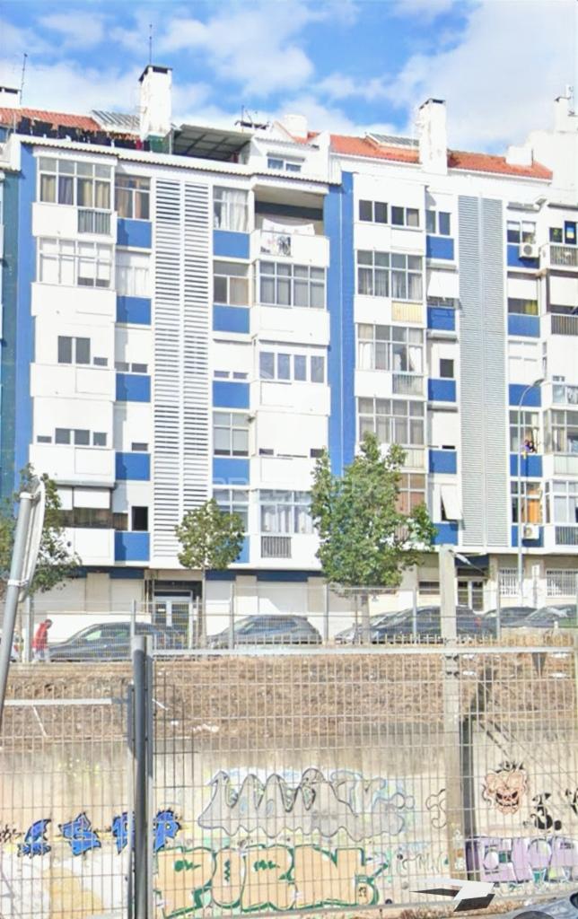 Apartamento de tipologia t2 , localizado na mina de água-amadora.
