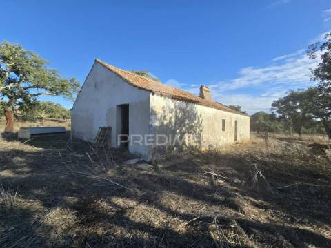 Monte no litoral alentejano com casa para recuperar