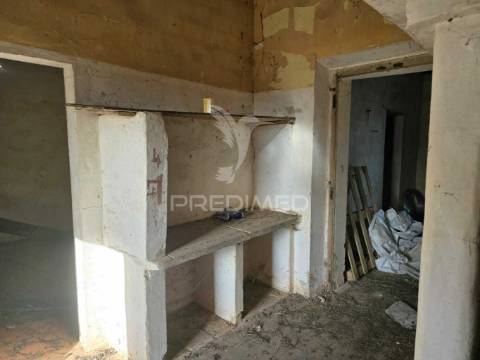 Monte no litoral alentejano com casa para recuperar
