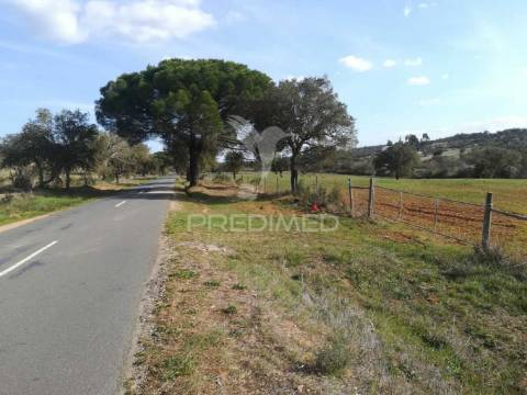 Monte no litoral alentejano com casa para recuperar