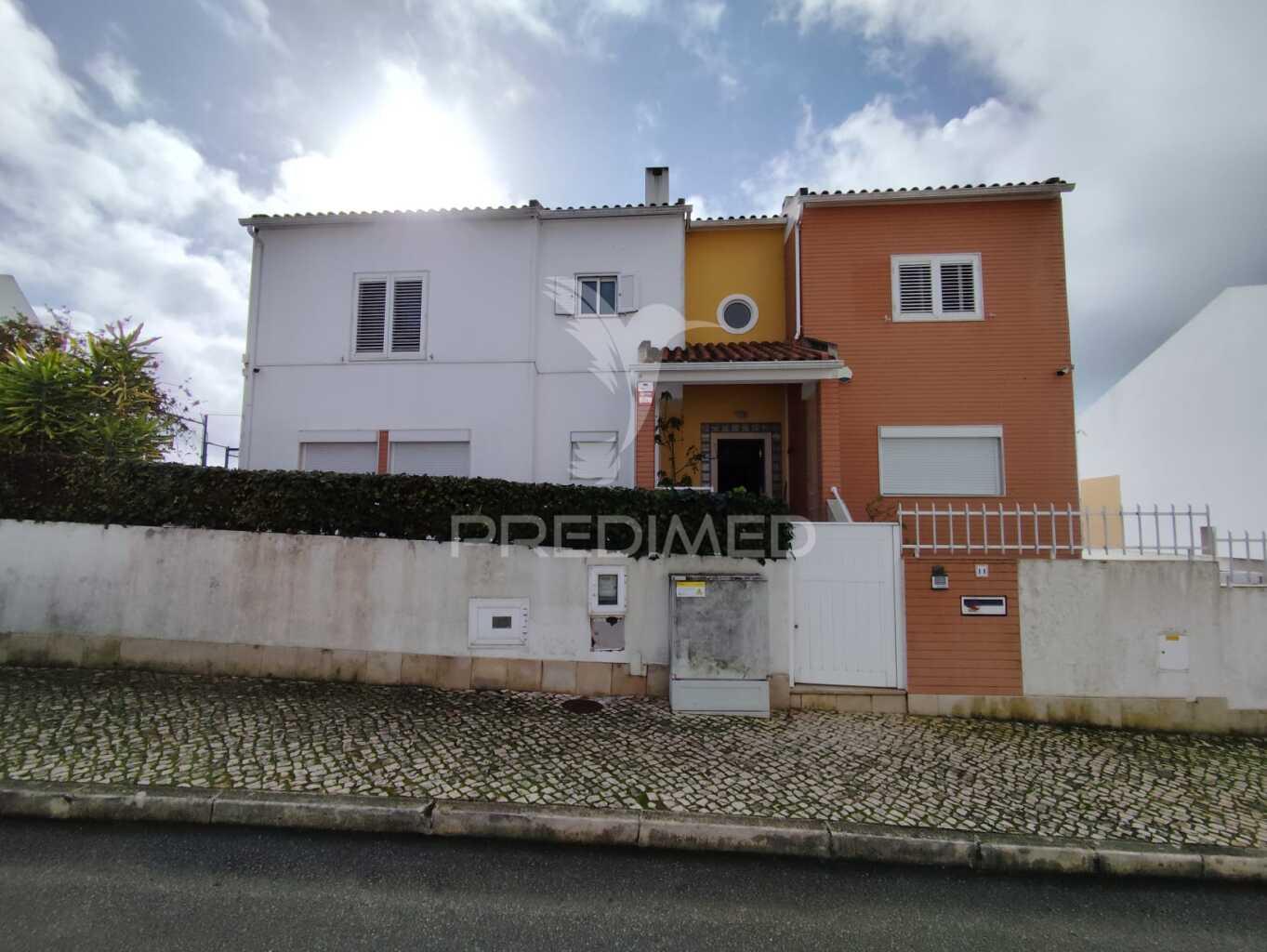 Moradia c/ piscina aquecida e coberta em palhais barreiro