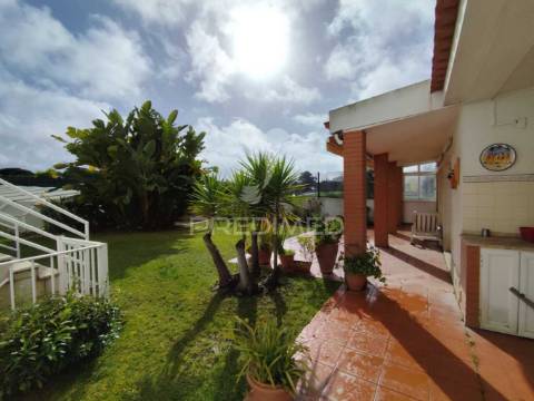 Moradia c/ piscina aquecida e coberta em palhais barreiro