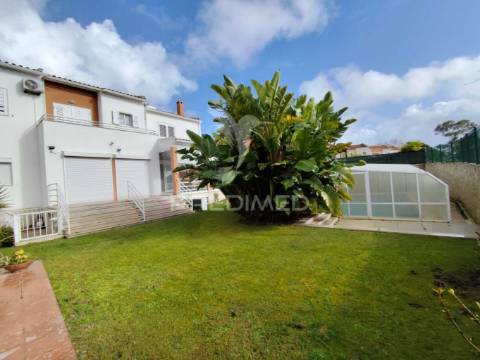 Moradia c/ piscina aquecida e coberta em palhais barreiro
