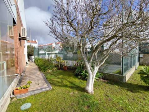 Moradia c/ piscina aquecida e coberta em palhais barreiro