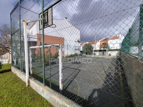 Moradia c/ piscina aquecida e coberta em palhais barreiro