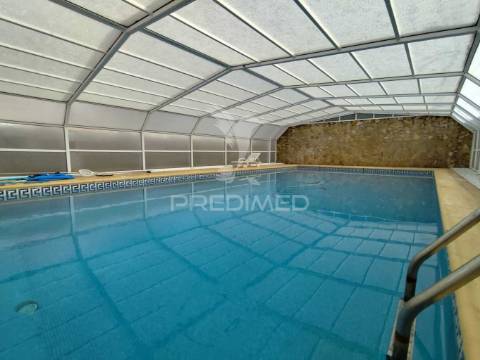 Moradia c/ piscina aquecida e coberta em palhais barreiro