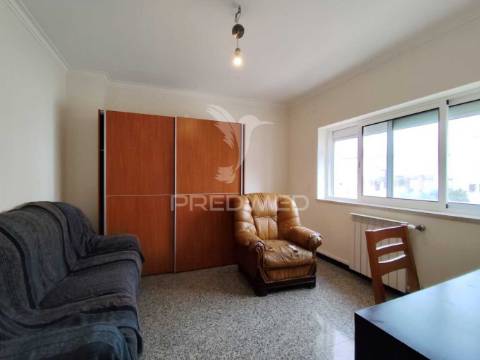 Moradia c/ piscina aquecida e coberta em palhais barreiro