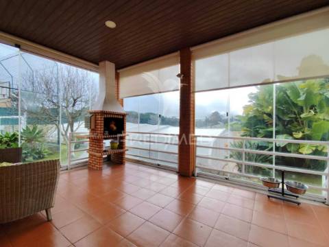 Moradia c/ piscina aquecida e coberta em palhais barreiro