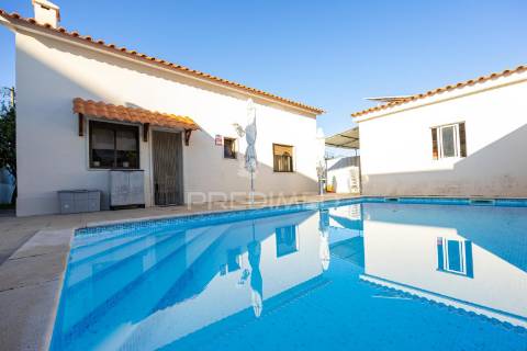Painéis fotovoltaicos, totalmente remodelada, piscina