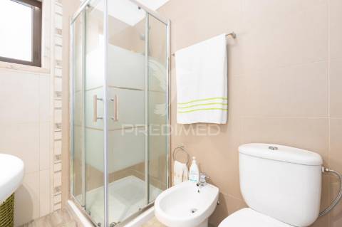 Painéis fotovoltaicos, totalmente remodelada, piscina