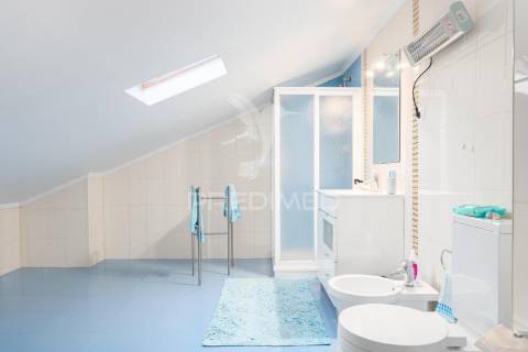 Painéis fotovoltaicos, totalmente remodelada, piscina