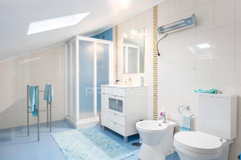 Painéis fotovoltaicos, totalmente remodelada, piscina