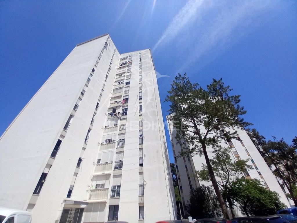 Apartamento t3-4 assoalhadas-miratejo-corroios