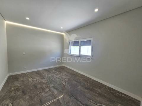 Moradia isolada t5, c/piscina e garagem, brejoeira - azeitão