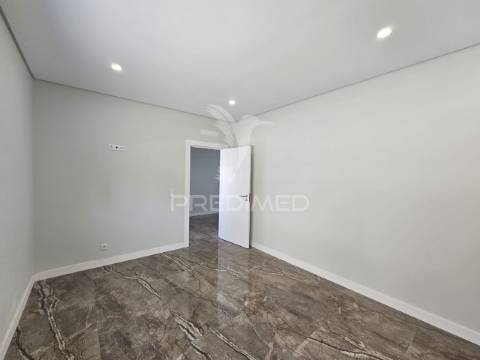 Moradia isolada t5, c/piscina e garagem, brejoeira - azeitão
