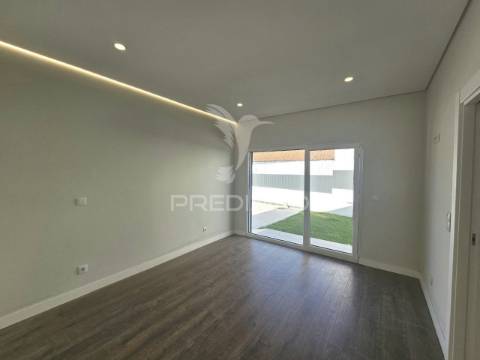 Moradia isolada t5, c/piscina e garagem, brejoeira - azeitão
